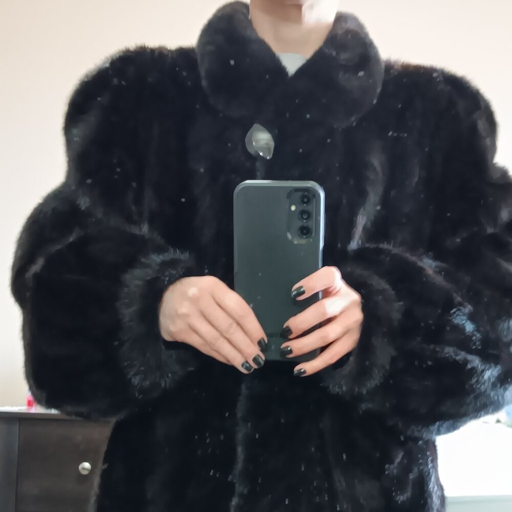 Glamourous Vintage Deep Brown Black Fur Mink Coat 1980s Canada
